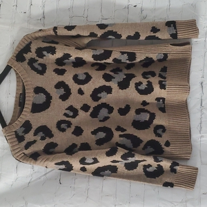 A.n.a animal print sweater sz‎ Medium Petite